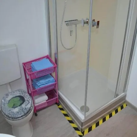 Apartment Fuer Neun Personen In